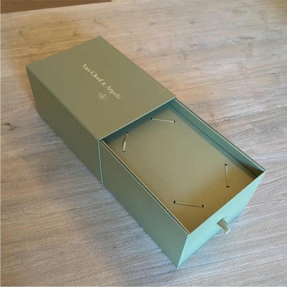 🟥SOLD🟥 Van Cleef and Arpels Onyx Vintage Alhambra Earrings - Picture 9 of 10